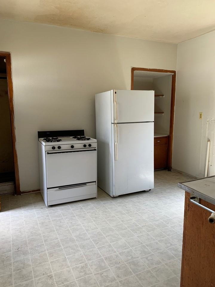 827 W 3rd St #4 - Photo 4 of 5