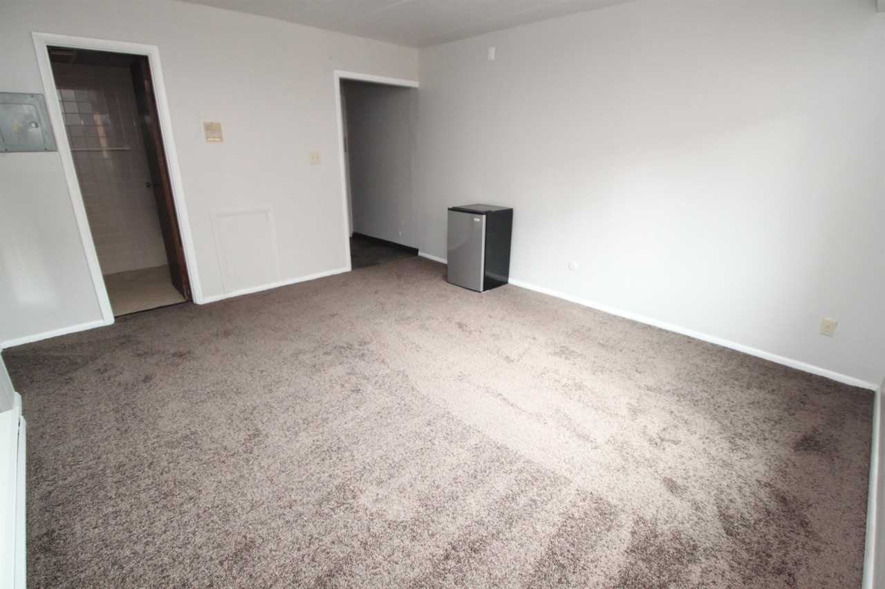 325 NORTH CRAIG STREETAPT 404A #404A - Photo 3 of 5