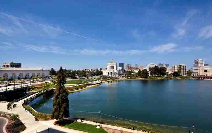 1200 Lakeshore - Photo 3 of 28