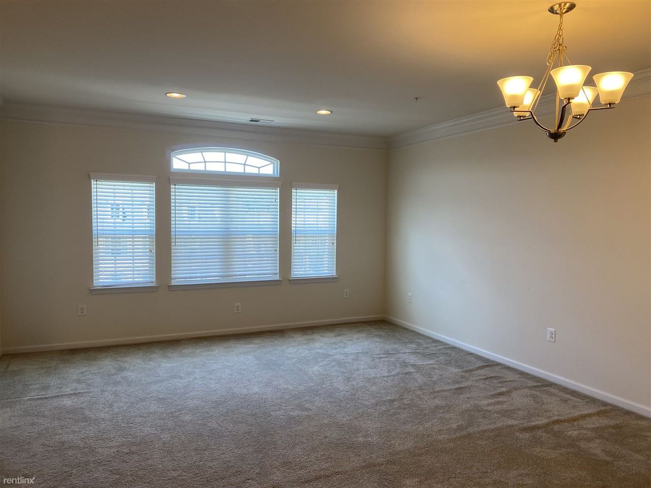8231 Greenbelt Station Pkwy - Photo 3 of 20