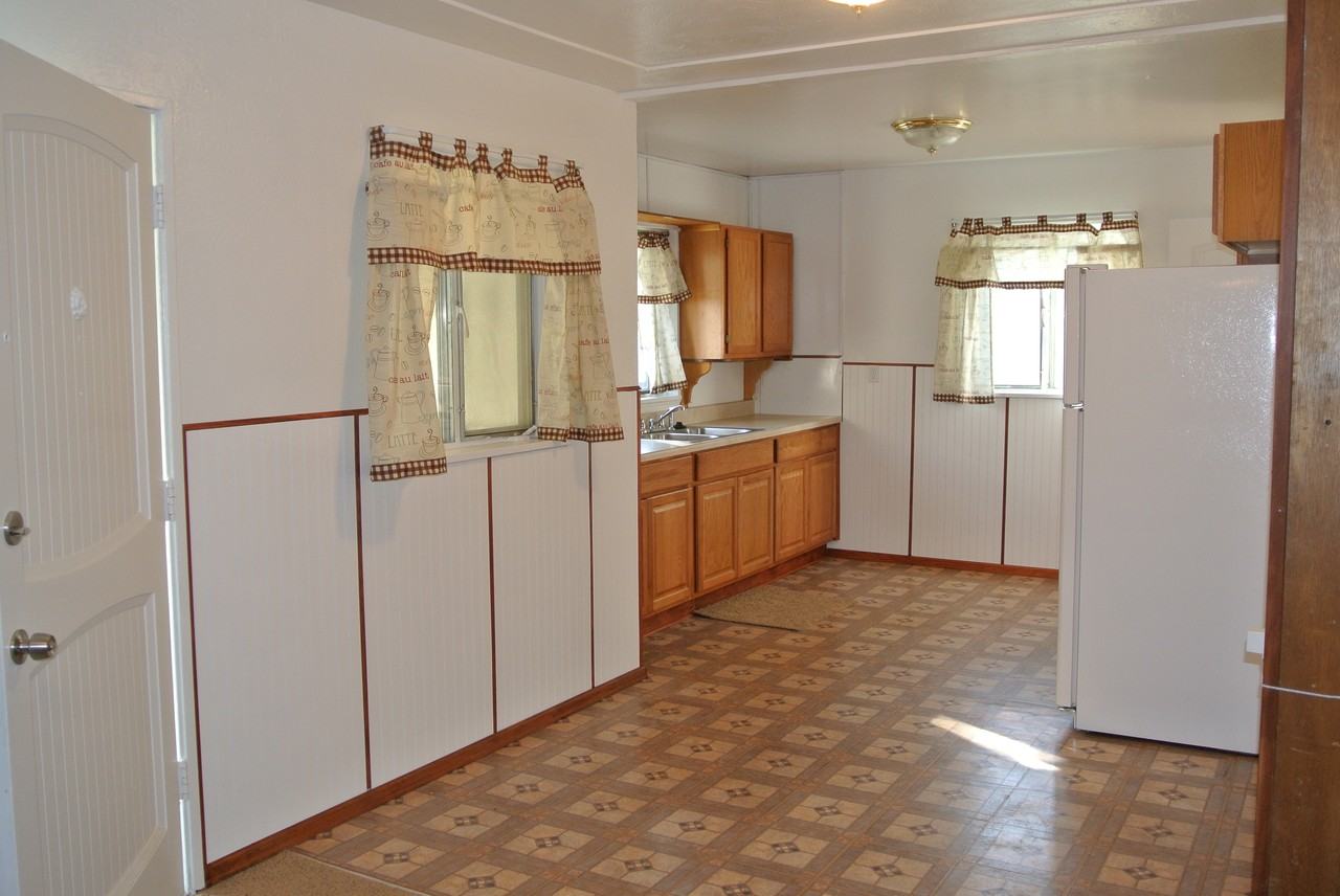 1065 S Perry St - Photo 2 of 14