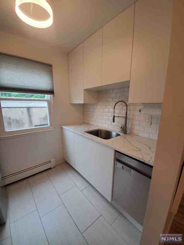 747 747 Riverside Avenue B4 - Photo 2 of 13
