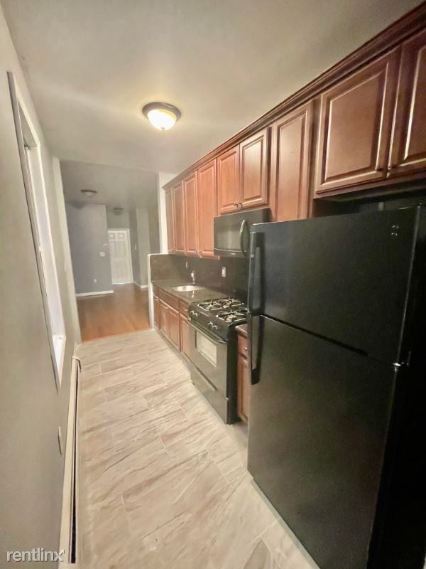 206 Hutton St - Photo 2 of 8