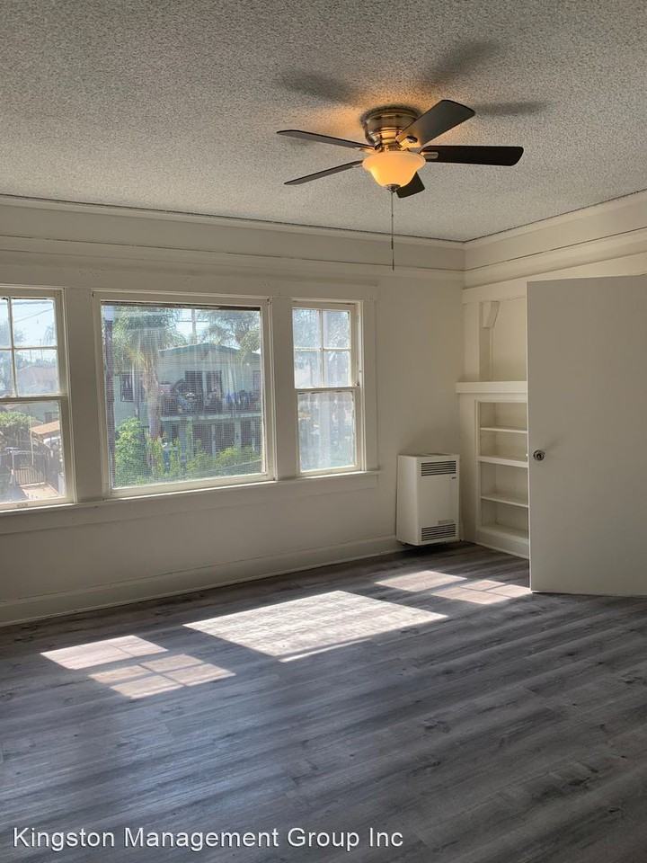 4626 Wall St - Photo 3 of 9