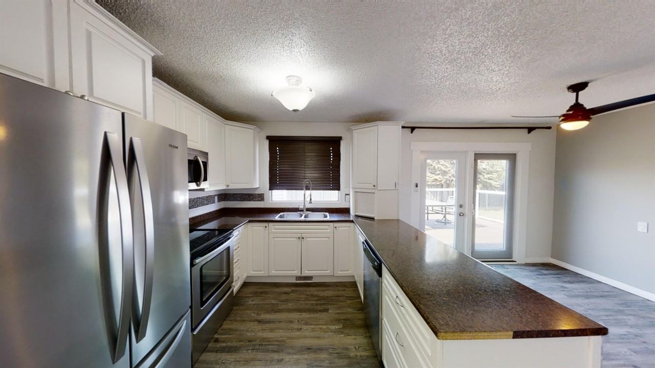 8228 97 Street - Photo 2 of 18