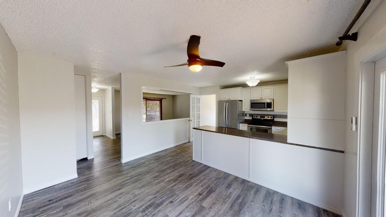 8228 97 Street - Photo 3 of 18