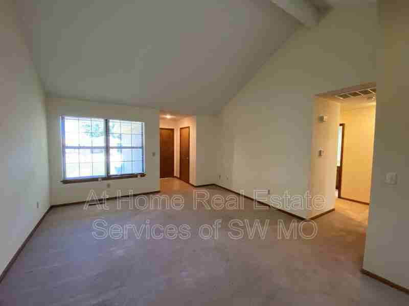 3034 W Greenwood St - Photo 3 of 10