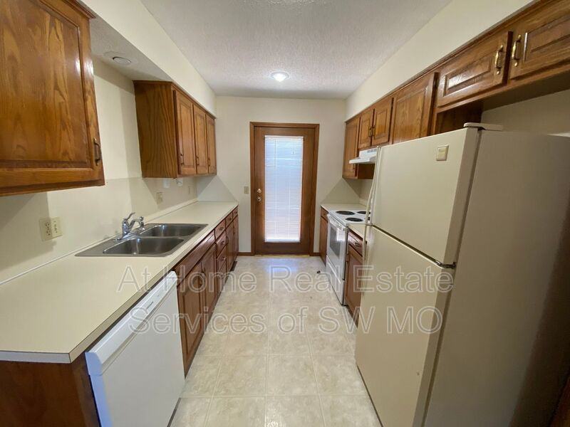3034 W Greenwood St - Photo 4 of 10