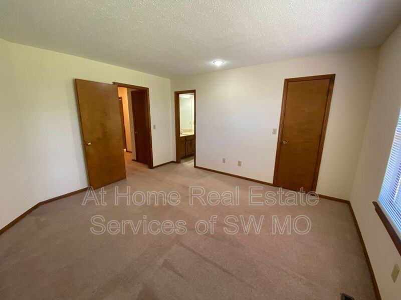 3034 W Greenwood St - Photo 6 of 10