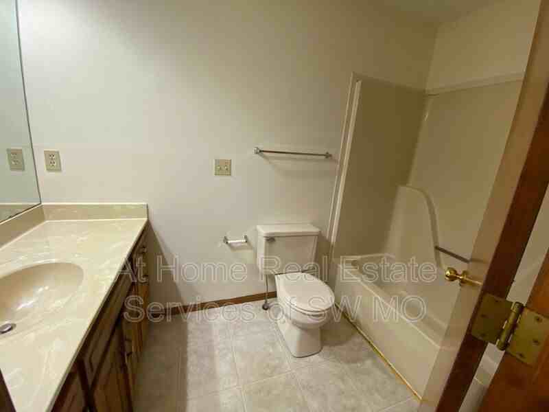 3034 W Greenwood St - Photo 7 of 10