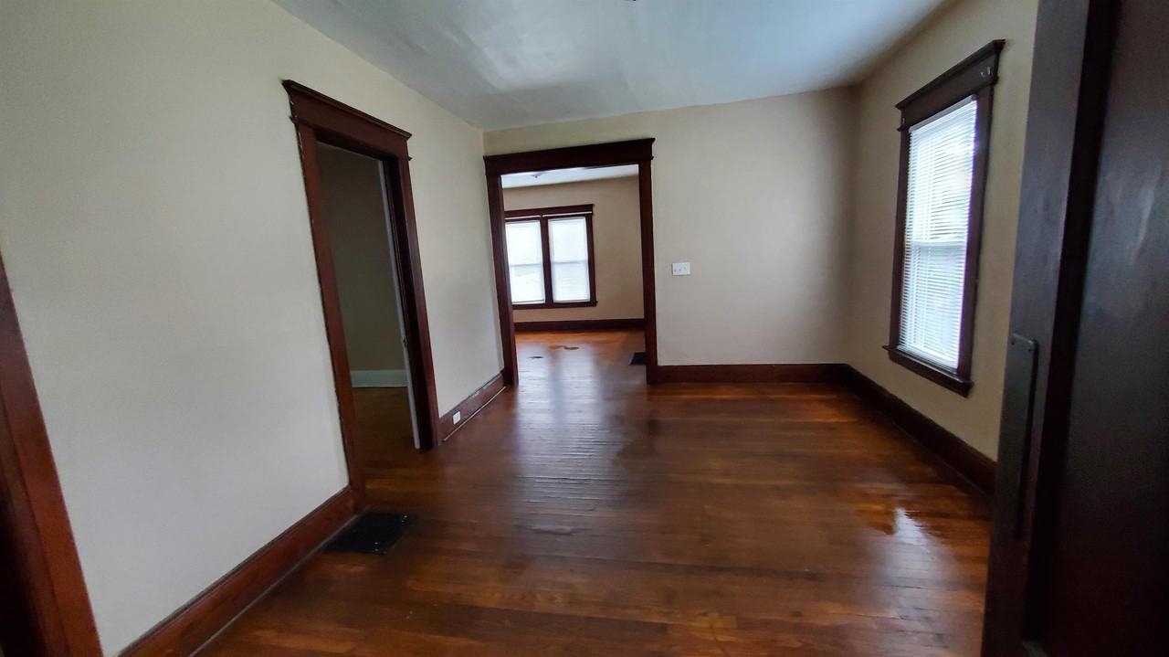 946 W Lafayette Ave Uppr #2 - Photo 5 of 16