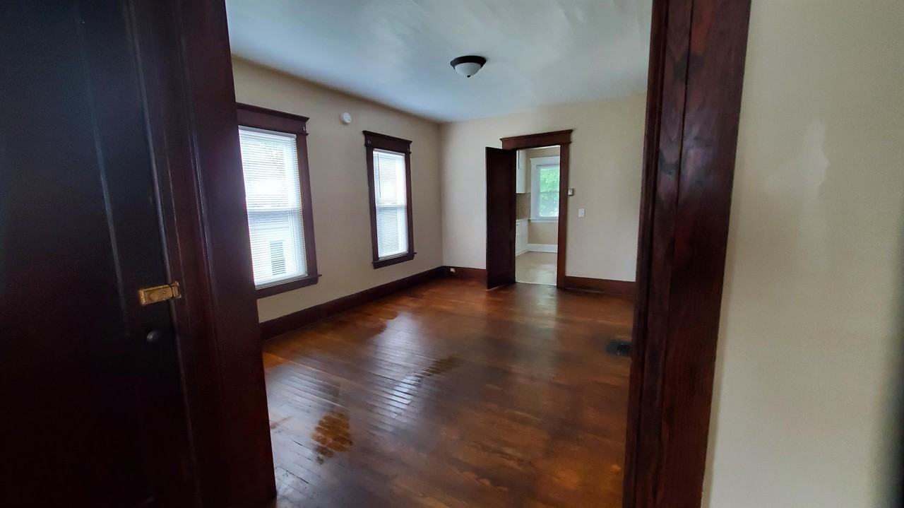 946 W Lafayette Ave Uppr #2 - Photo 6 of 16