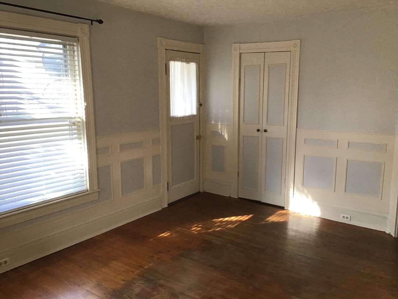 710 W Gray St #B - Photo 2 of 6