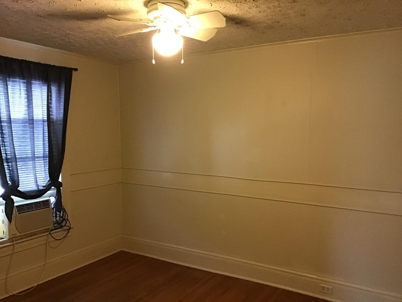 710 W Gray St #B - Photo 3 of 6