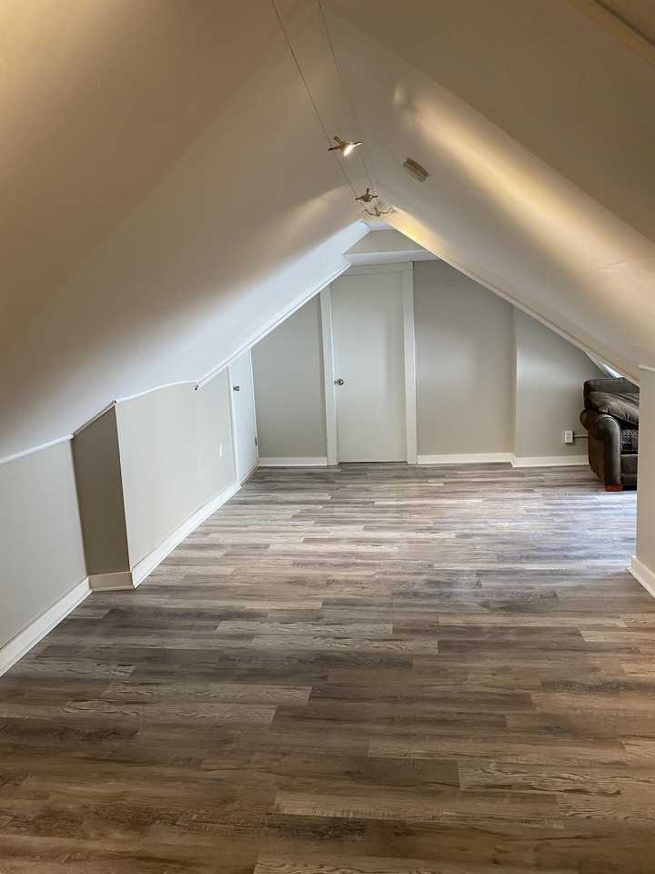 422 Meigs St Uppr - Photo 2 of 11