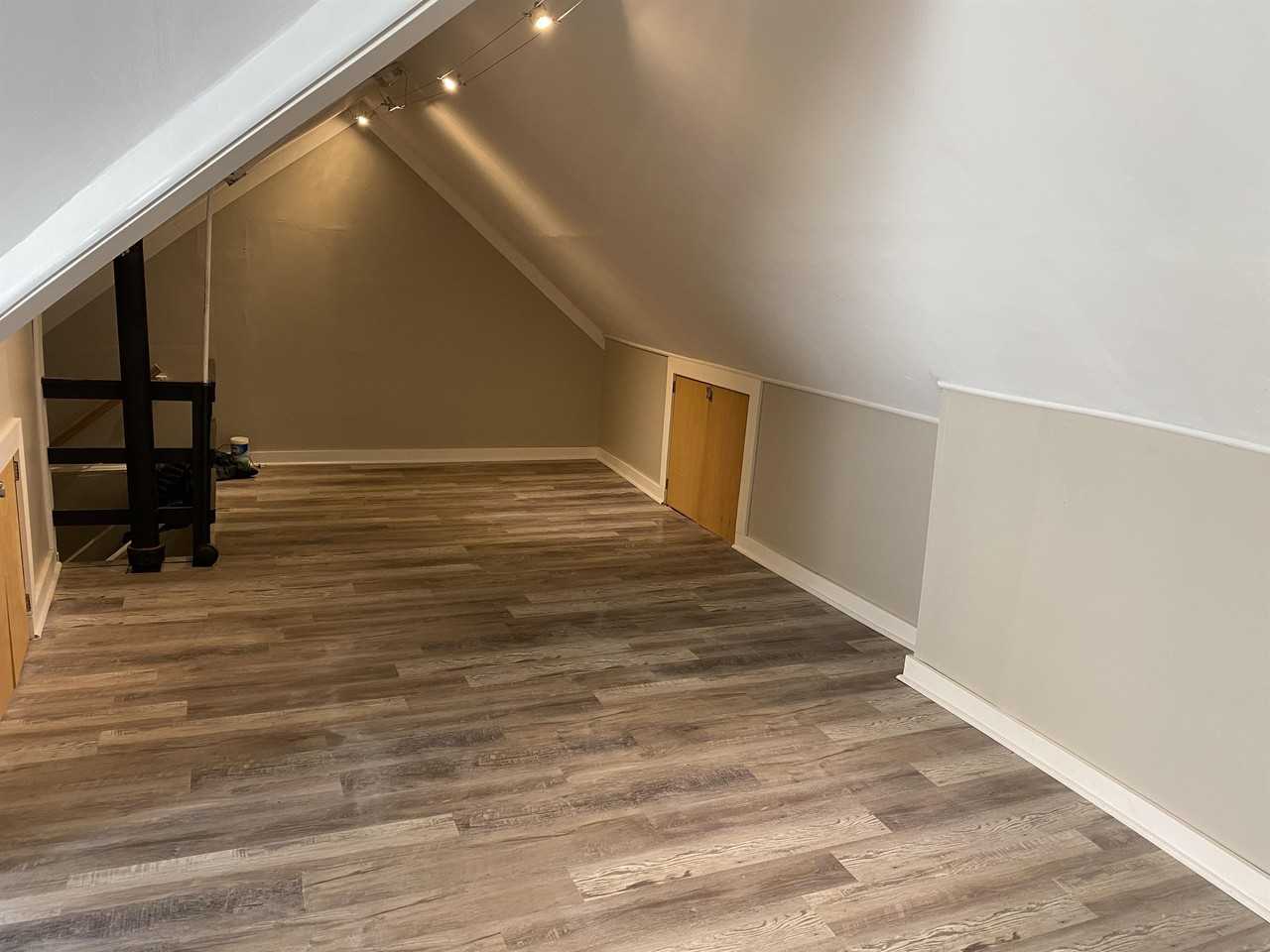 422 Meigs St Uppr - Photo 3 of 11