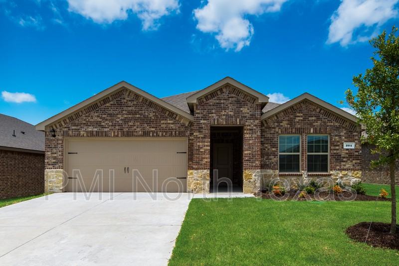 204 University St - Photo 2 of 17