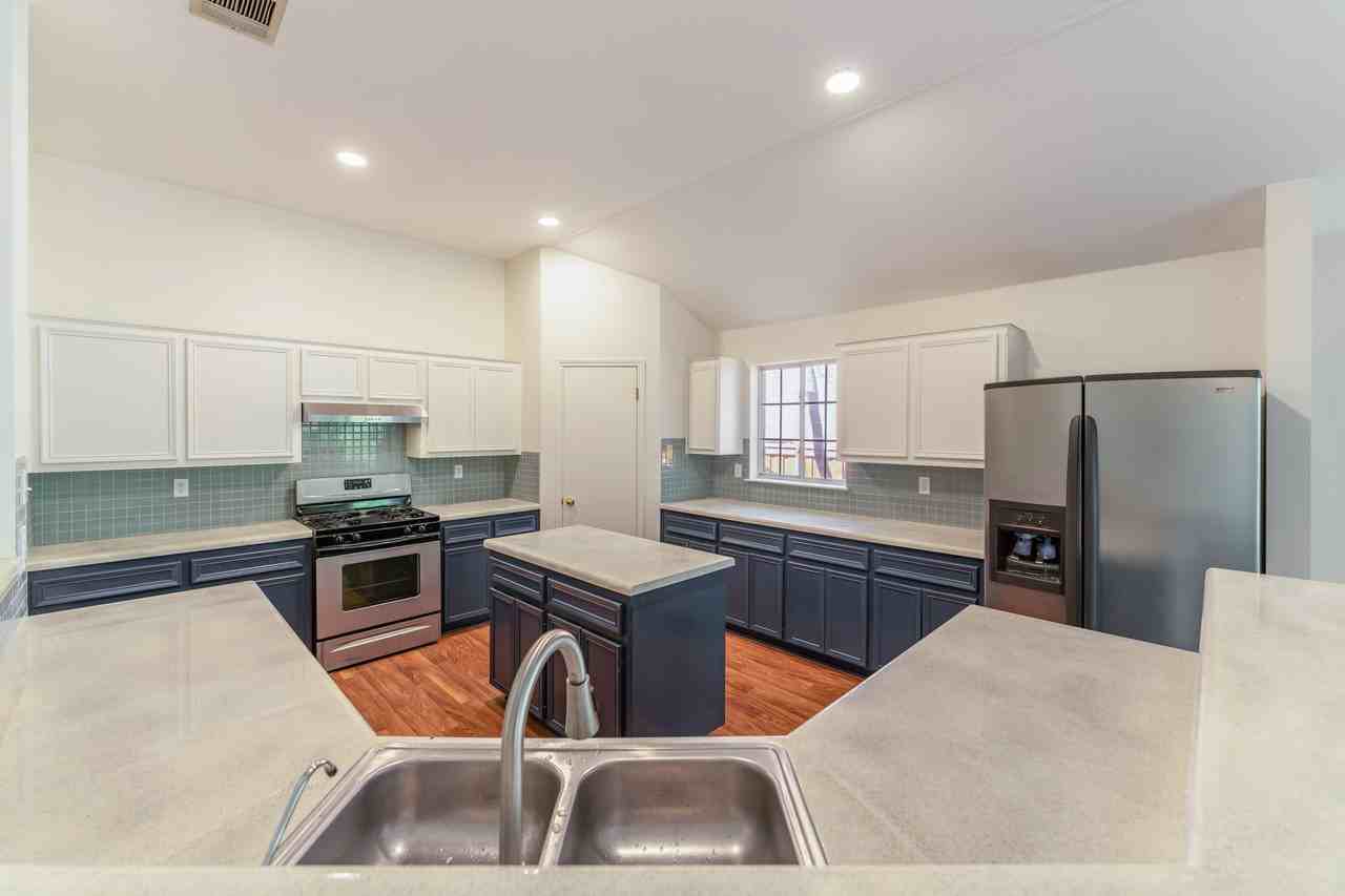 9103 Brimstone Ln - Photo 3 of 17