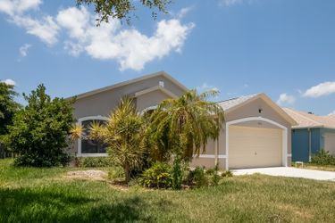 8004 Bracken Ln - Photo 2 of 23