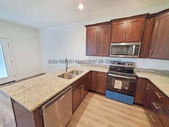 442 E 1625 N - Photo 2 of 10