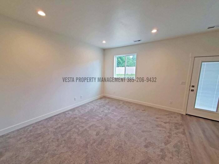 442 E 1625 N - Photo 3 of 10