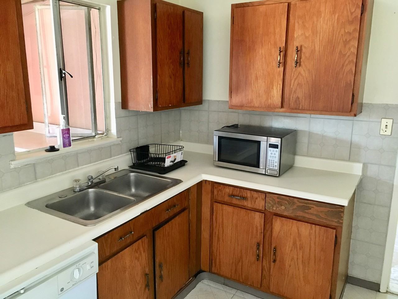 4640 Clairemont Dr - Photo 3 of 7