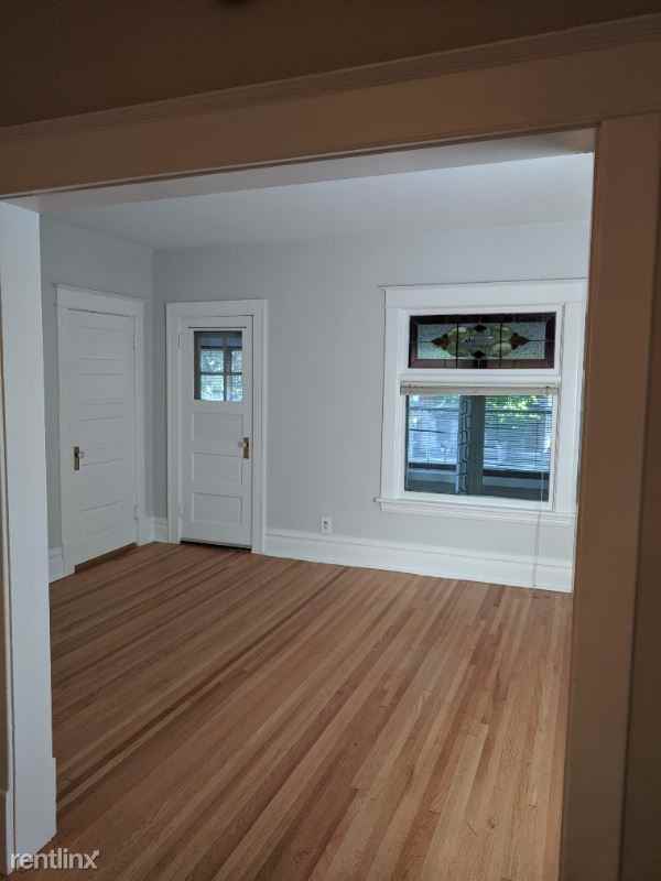 1616 3rd St Ne - Photo 2 of 15