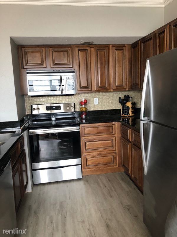 311 W Ashley St - Photo 3 of 6