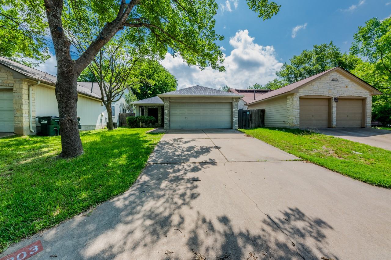 9203 Wellesley Dr - Photo 2 of 22