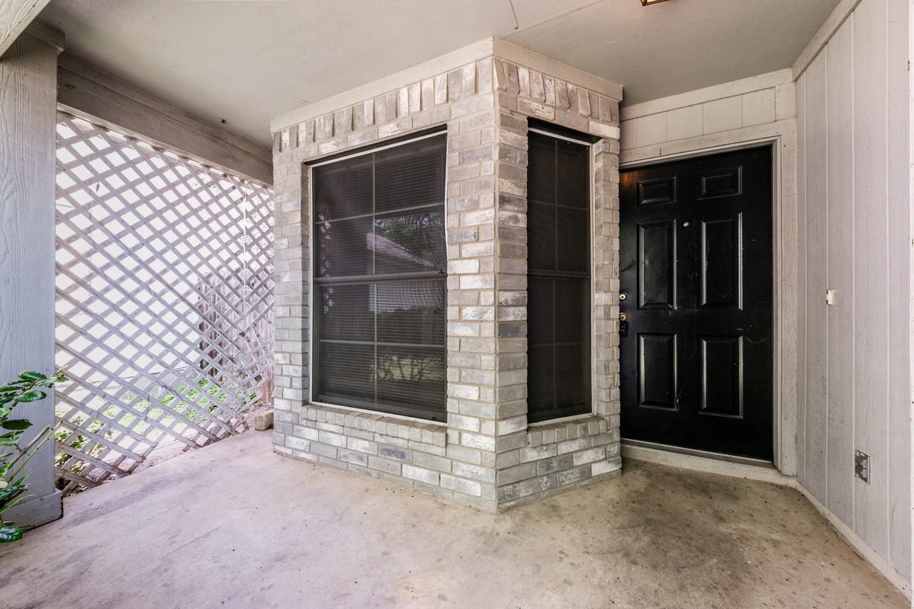9203 Wellesley Dr - Photo 3 of 22