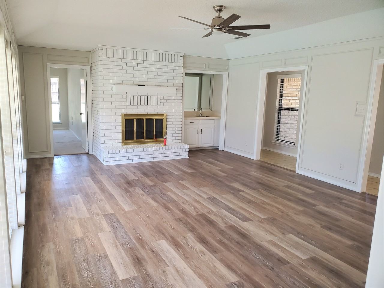 5008 Montclair Dr - Photo 3 of 23