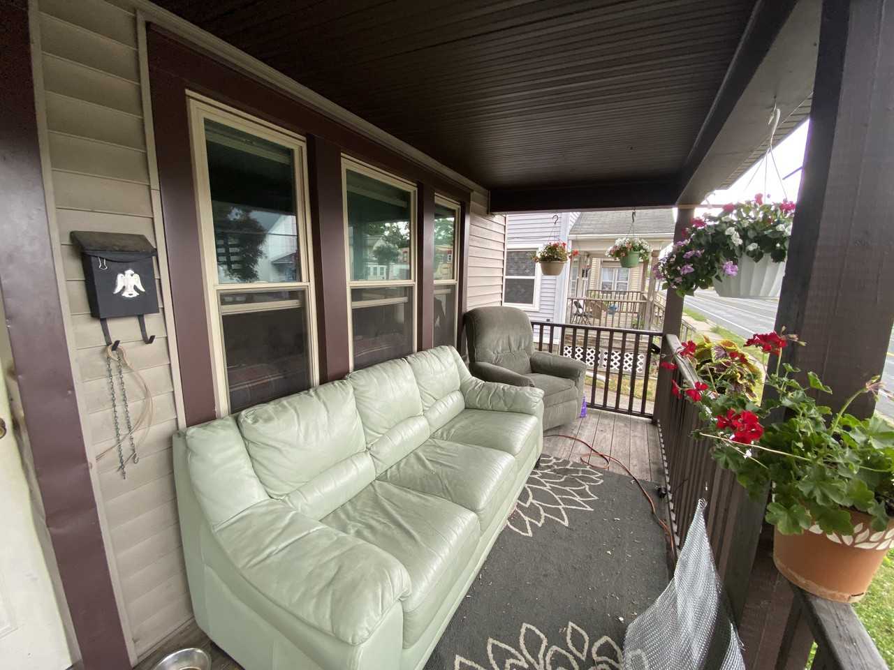 1832 S Burdick St - Photo 2 of 4