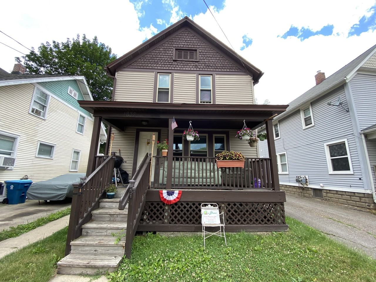 1832 S Burdick St - Photo 3 of 4