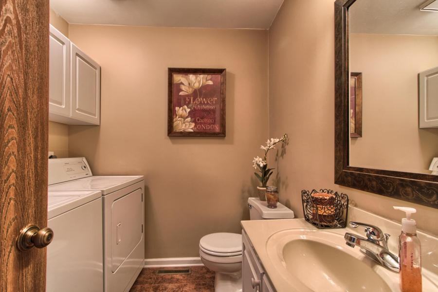 1124 Hampden Dr - Photo 3 of 14