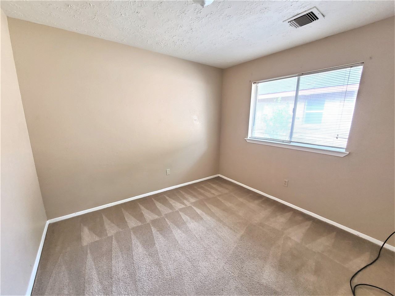 3010 Becket St - Photo 4 of 10