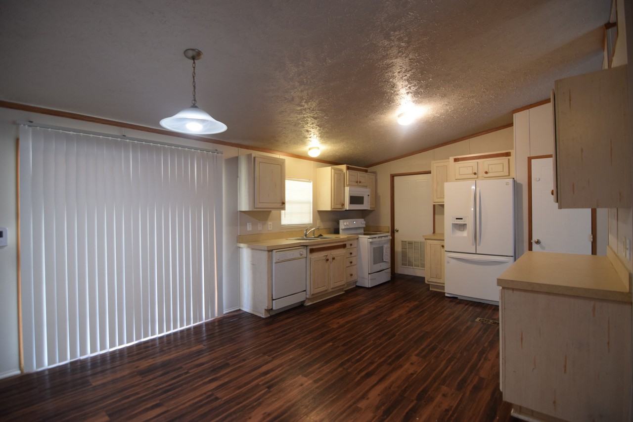 128 Jordan Dr - Photo 4 of 21