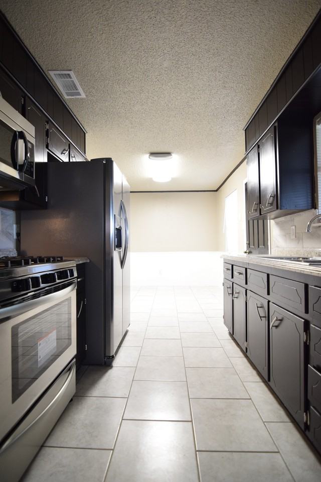 1003 Bonner Dr - Photo 4 of 17