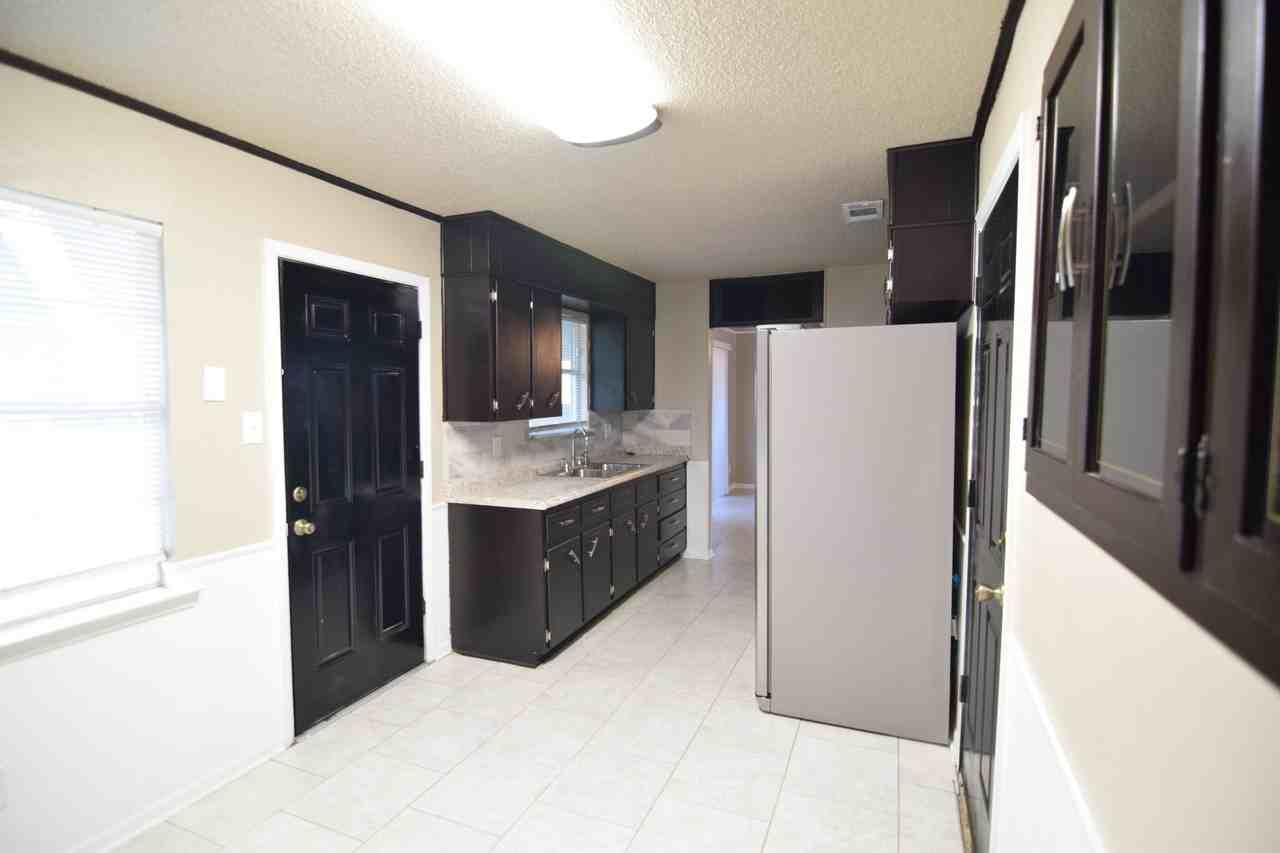 1003 Bonner Dr - Photo 6 of 17