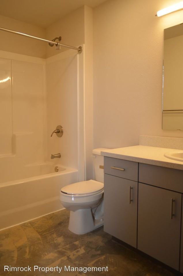 Downtown 2 bed 2 bath apartment - Photo 2 of 7