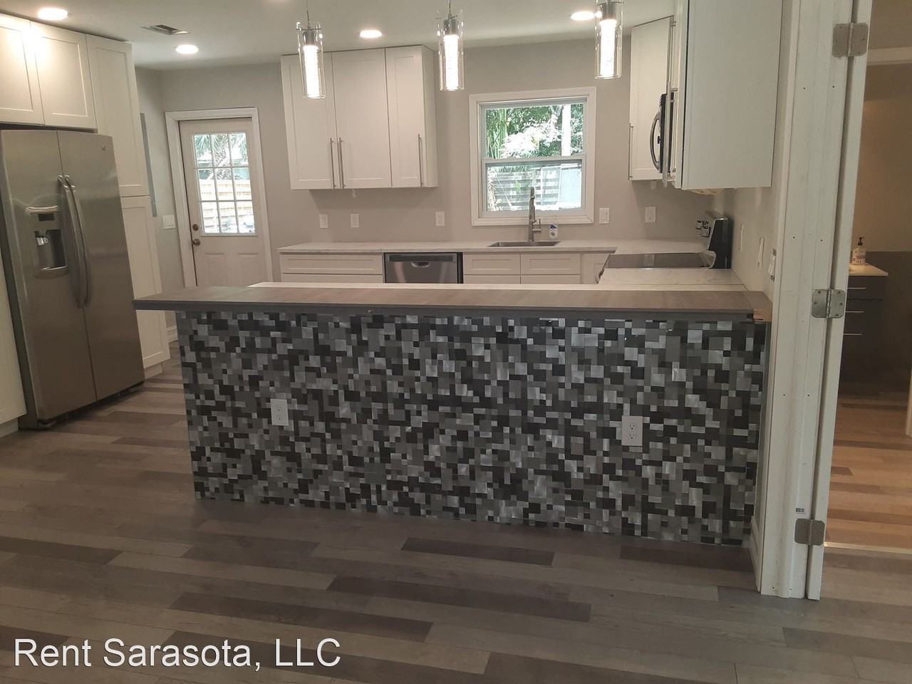 615 S Shade Ave - Photo 2 of 8