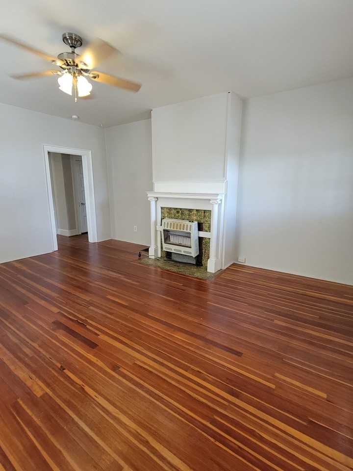 122 S Spruce St - Photo 3 of 24