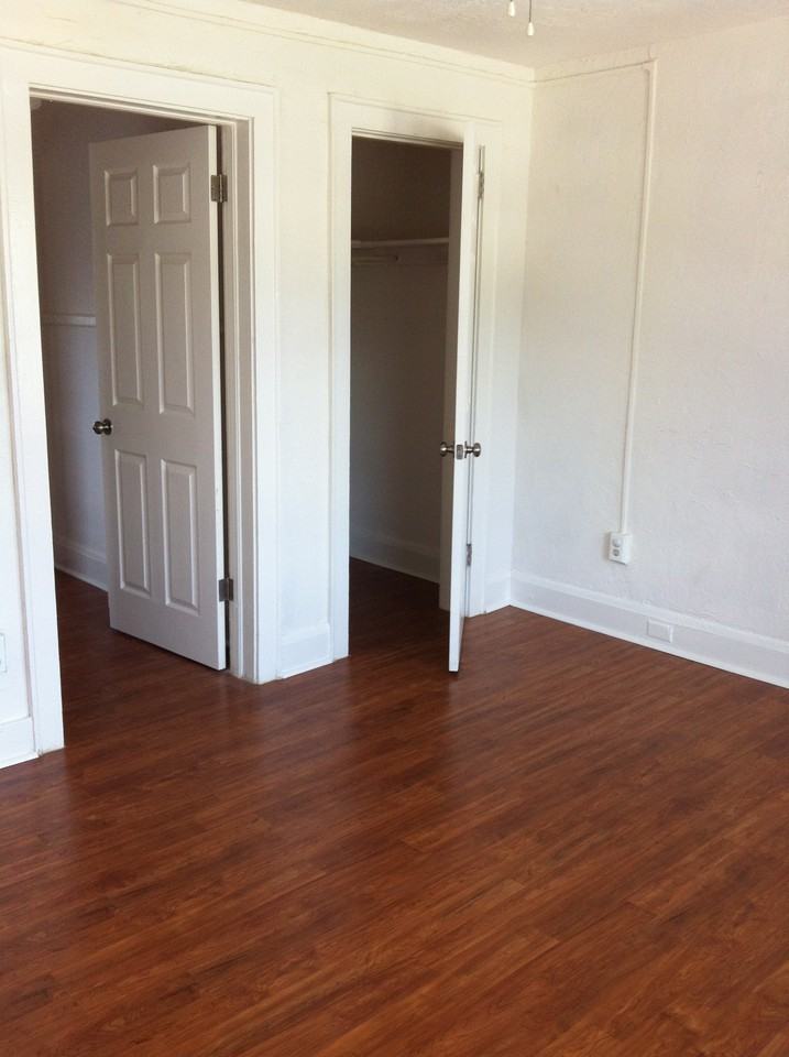 Grandview Manor - Photo 6 of 10