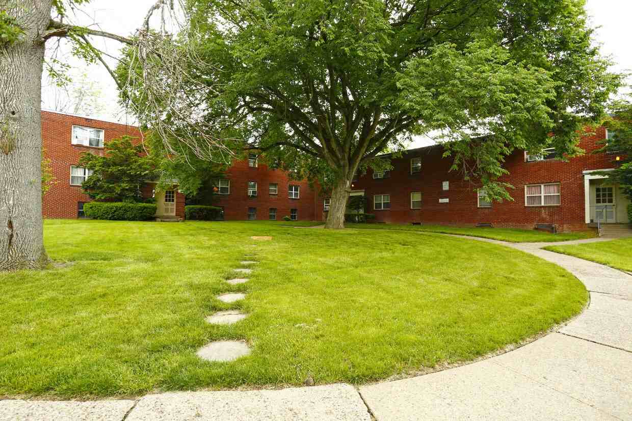 Alvern Gardens Apartments 1000 Vermont Ave, Castle Shannon, PA 15234