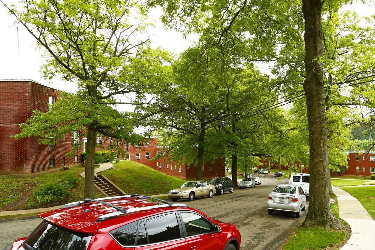 Alvern Gardens Apartments 1000 Vermont Ave, Castle Shannon, PA 15234