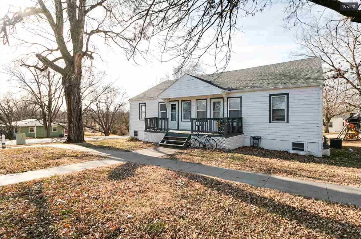 101 N 1st St #B - Photo 3 of 17