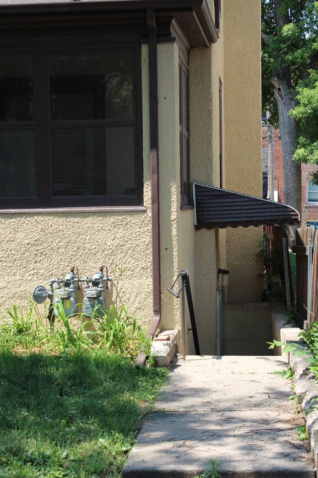 2744 Fremont Ave S - Photo 3 of 11