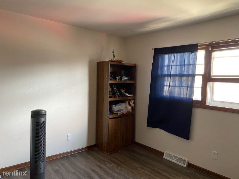 219 S Water St - Photo 3 of 8