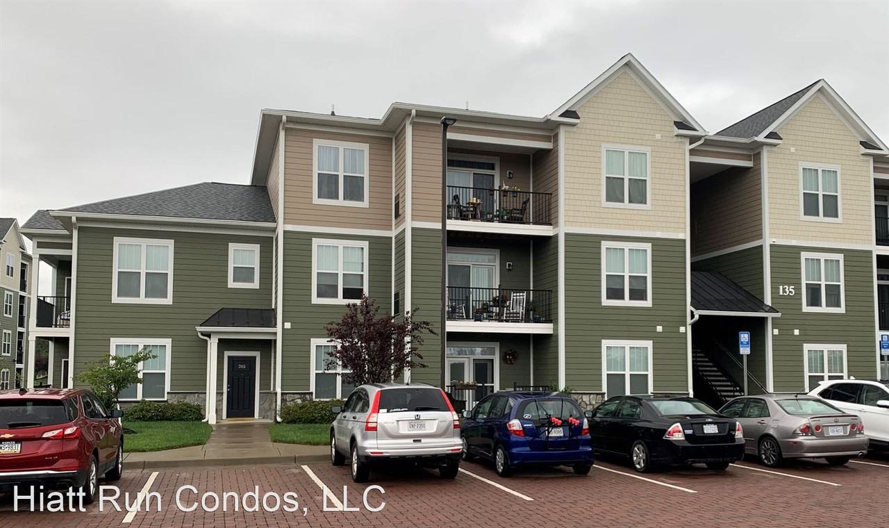 135 Fenway Circle - Photo 2 of 8