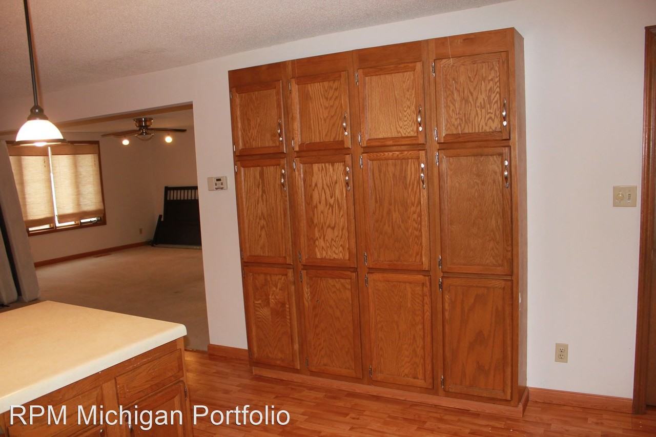 1020 Church St - Photo 3 of 11