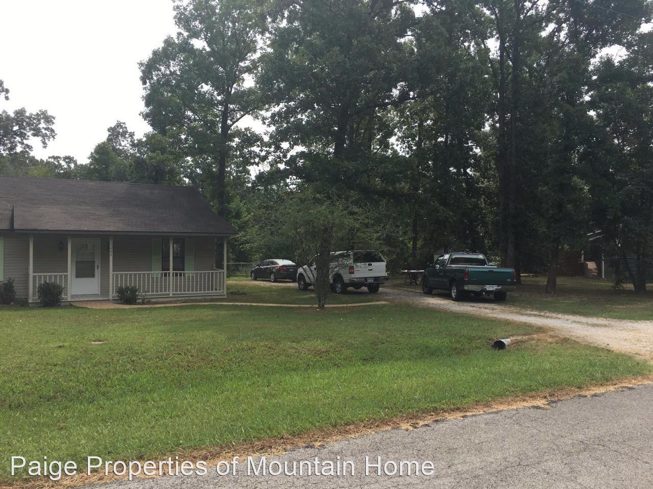 1002 Honeysuckle Ave - Photo 2 of 16